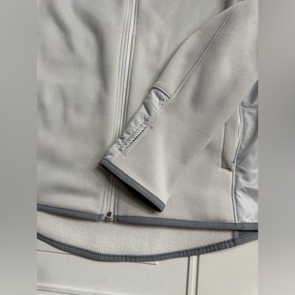 Under Armour Cold Gear Storm White Light Jacket Size XS Loose - Picture 7 of 8